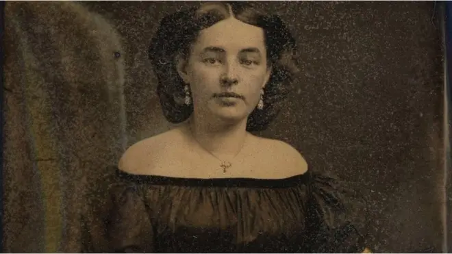 ఒక యువతికి చెందిన ఆంబ్రోటైప్ ఫొటో