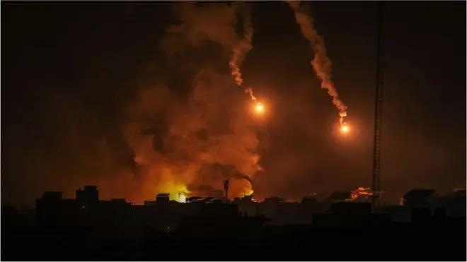 Flash bombs dropped by Israeli military on Gaza, 8 November