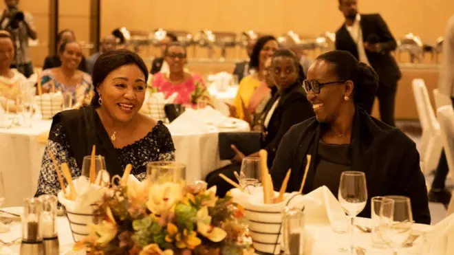 Mdamu Jeannette Kagame yakiriye mugenzi we Denise Nyakeru