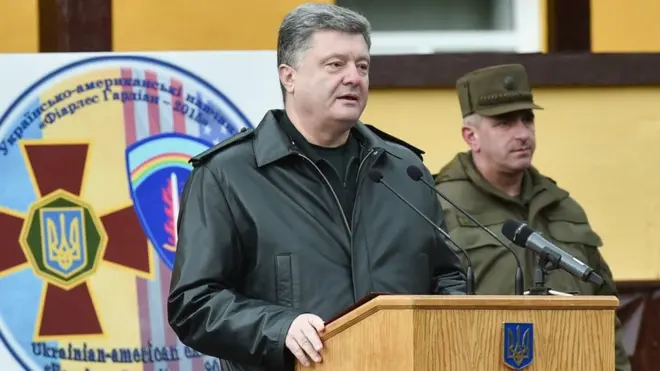 Петро Порошенко регулярно бере участь у заходах за участі військових