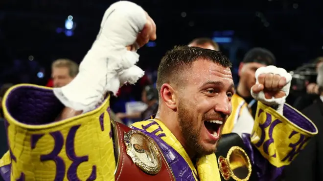 Василь Ломаченко захистив свої чемпіонські титули у Лос-Анджелесі