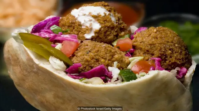 Para Zionis awal mengadopsi makanan Palestina seperti falafel sebagai makanan tradisional mereka.