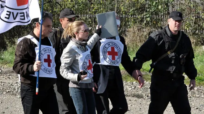 2010-cu ildə BQXK azərbaycanlı dustaq Eldar Tağıyevin Ermənistan tərəfindən Azərbaycana qaytarılmasını təşkil edib. Təşkilat münaqişədə tərəflar arasında vasitəçilik edir.