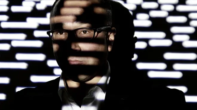 Японский мужчина в тени