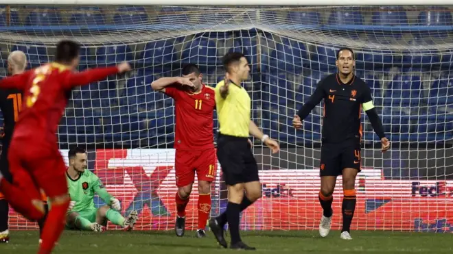 Hollanda, Karadağ deplasmanından 2-2'lik beraberlikle döndü. Bu skorla Portakallar, Dünya Kupası biletini son maçına bıraktı.