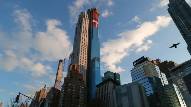 Apartemen yang berada di gedung 220 Central Park South ini memiliki empat lantai dan dan menghadap ke taman New York yang terkenal.