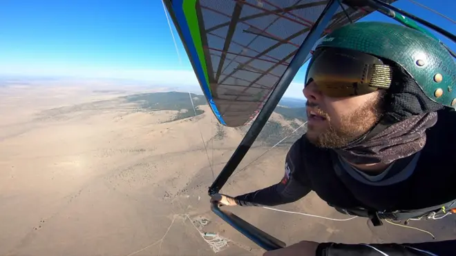 Полет под крылом