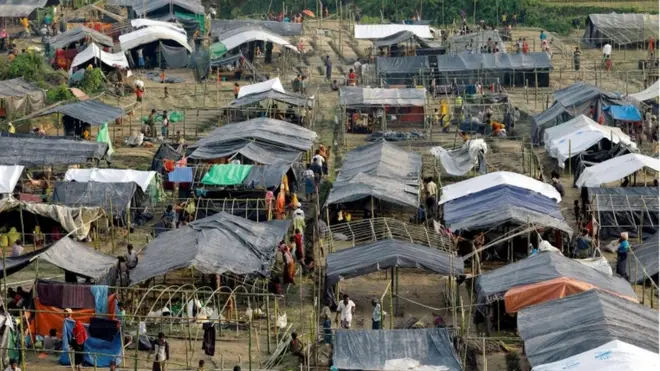 ဘင်္ဂလားဒေ့ရှ်ဘက်ကို ထွက်ပြေးသွားသူတွေရဲ့ ယာယီ ဒုက္ခသည်တွေရဲ့ စခန်း