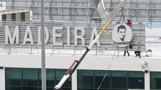Persiapan untuk penggantian nama Bandara Madeira, yang akan diganti menjadi Bandara Cristiano Ronaldo.
