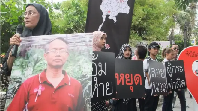 นางอังคณา นีละไพจิตร