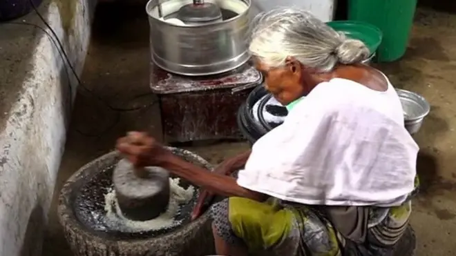 عجوز في الثمانين تطعم غير القادرين بأقل من سنت