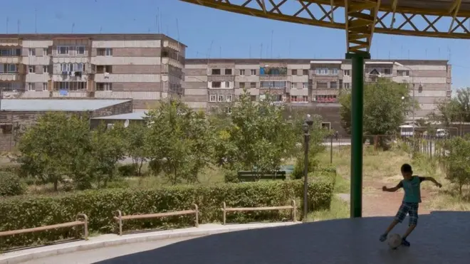 المدينة التي تعيش في ظل مفاعل نووي قديم؟