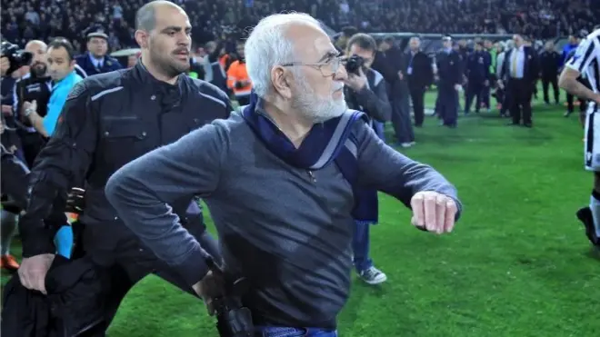 PAOK takımının kaptanı Ivan Savvidis