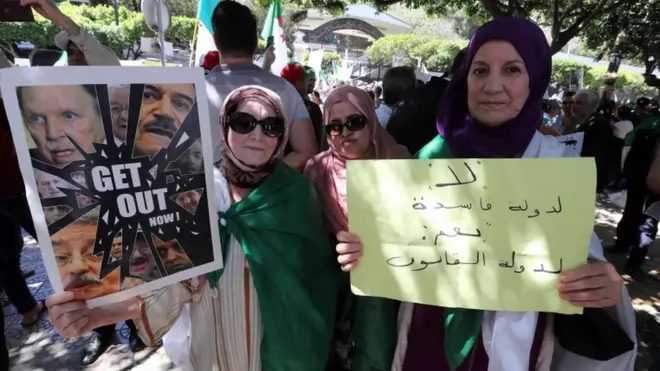 متظاهرون في الجزائر