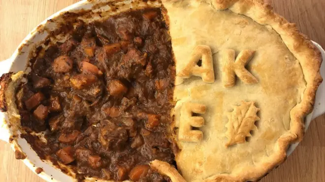 Вы уже наверняка давно поняли, что все эти пироги выглядят примерно одинаково