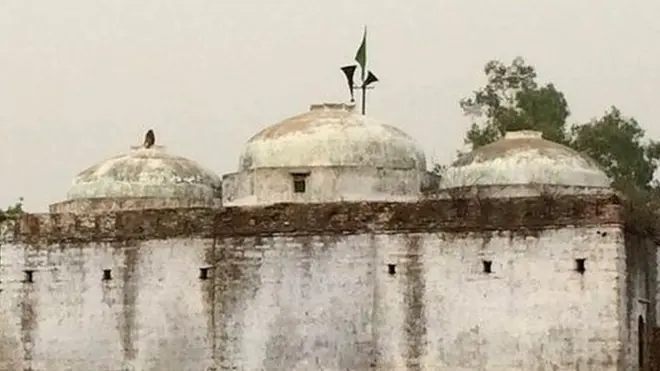 અયોધ્યામાં વિવાદાસ્પદ સ્થળેથી થોડે દૂર આવેલી બેગમ બાલરસ મસ્જિદ