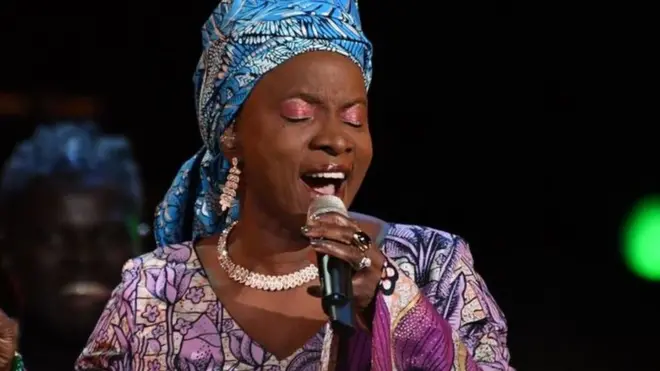 Angélique Kidjo en prestation lors du 62e Grammy Awards en janvier 2020 à Los Angeles