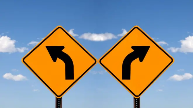 ወደተለያየ አቅጣጫ የሚያሳይ ምልክት