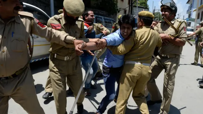 سری نگر میں مظاہرہ (فائل فوٹو)