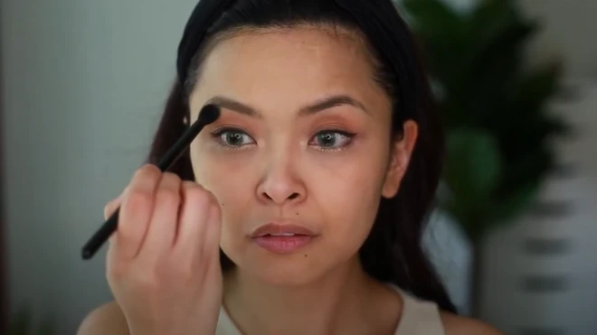 YouTuber Nina Carpio has stripped her makeup back after finding foundation and masks don't mix