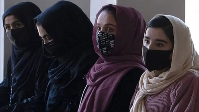 అమ్మాయిలు నచ్చిన కోర్సులు ఎంపిక చేసుకోవడంలో తాలిబాన్లు నిబంధనలు విధించారు.