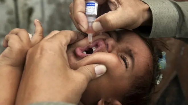 پیشاور کے بہت سے علاقوں میں پولیو کے خاتمے کے لیے مہم جاری ہے