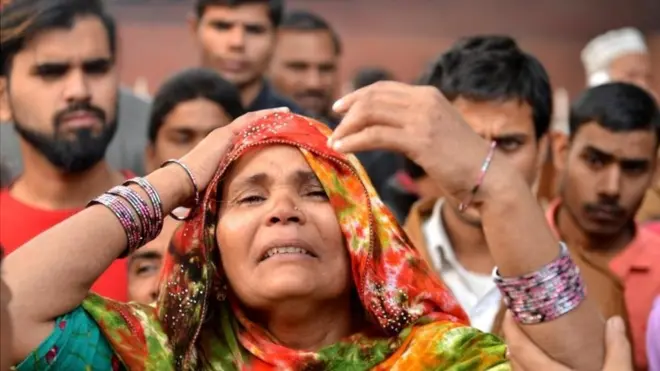 दिल्ली में एक कारखाने में लगी आग