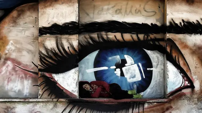 دنيا د نارينه له سترګو