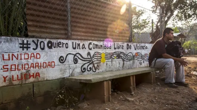 Santa Marta es una comunidad de exguerrilleros, una isla de simpatizantes del FMLN en un municipio gobernado por Alianza Republicana Nacionalista (Arena), el partido de derecha que rige seis de los nueve municipios de Cabañas, un departamento del norte de El Salvador.