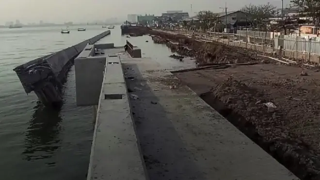 Tanggul laut Muara Baru