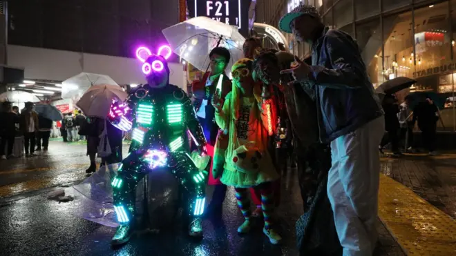 Токийцы празднуют