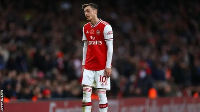 تنصل الأرسنال من تصريحات أوزيل، واصفها بأنها دائما ما تكون سياسية