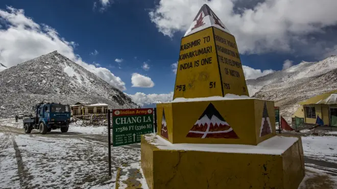 لداخ کے سرحدی علاقوں میں چین اور انڈیا کے درمیان متنازع سرحد کشیدگی کا باعث بنتی ہے