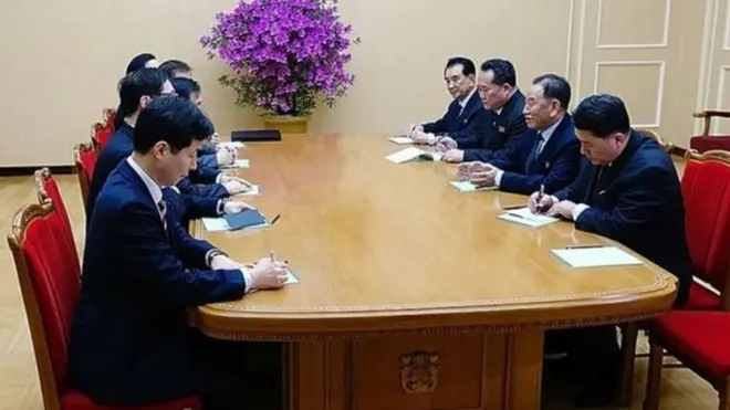 ၁၅ မိနစ်ကြာ ဆွေးနွေး