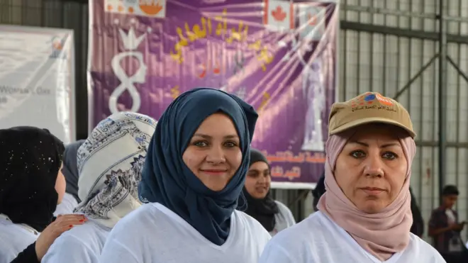 "السباق يهدف الى حث الفتيات والنسوة على التمسك بحقوقهن"