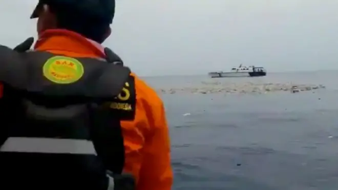 Обломки разбившегося в Индонезии "Боинга"