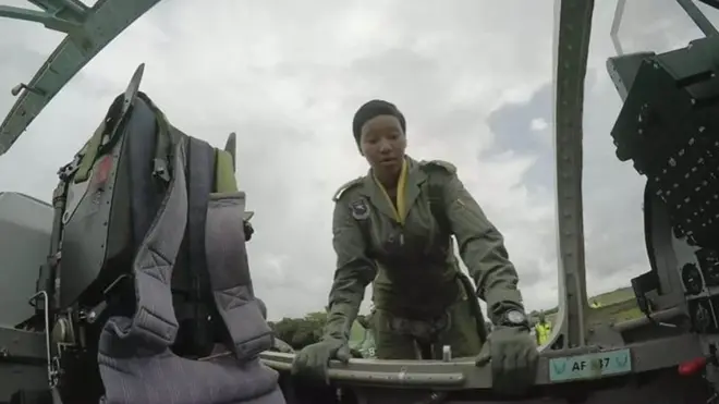 Thokozile Muwamba est la première femme pilote de chasse zambienne