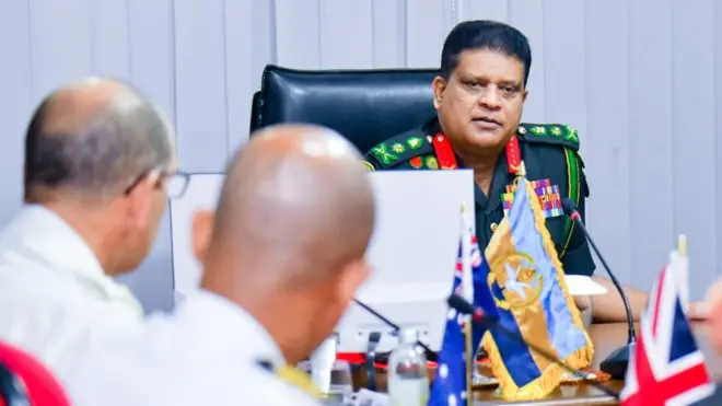 යුද හමුදාධිපති ජෙනරල් ශවේන්ද්‍ර සිල්වා මෙරට විදේශ මහකොමසාරිස් හා තානාපති කාර්යාලවල ආරක්ෂක උපදේශකයින් සහ ආරක්ෂක නියෝජිතයින් හමුව