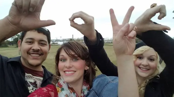 DeAnna Rivas usul agar suaminya, Manny, mau menerima perempuan lain, Melissa James.