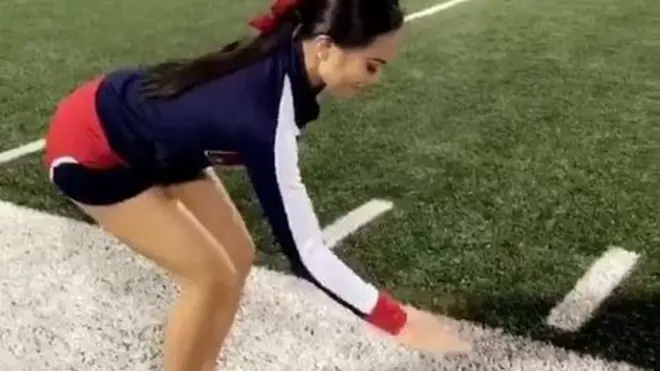 Ariel Olivar intenta hacer la maniobra.