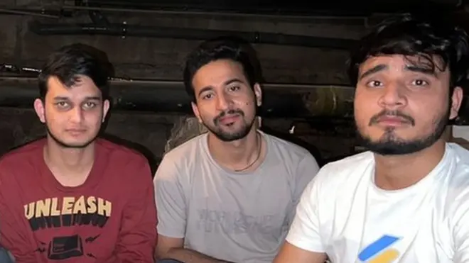 अनस चौधरी बंकर में अपने साथियों के साथ