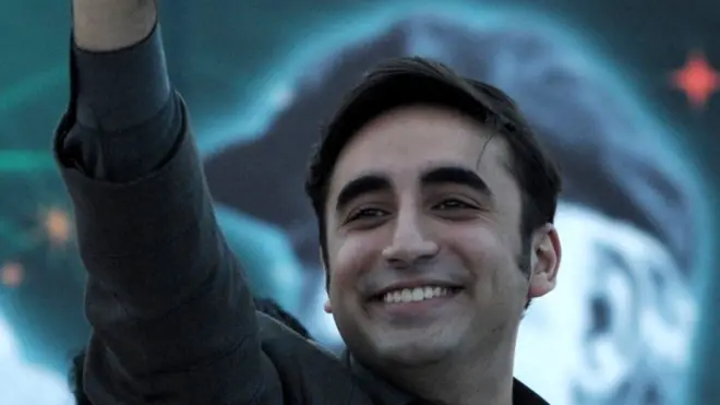 وزیراعظم نواز شریف کے لیے بھی یہ صورتحال اچھی ہے کہ عمران خان دھمکیاں دیں اور قربانیاں لیتے رہیں