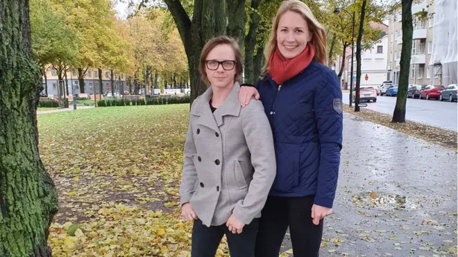 Robert iyo saaxibaddii hore