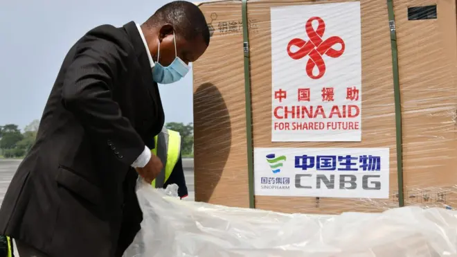 中國至今已經向10多個國家承諾捐贈數百萬劑疫苗，當中許多已經付運。