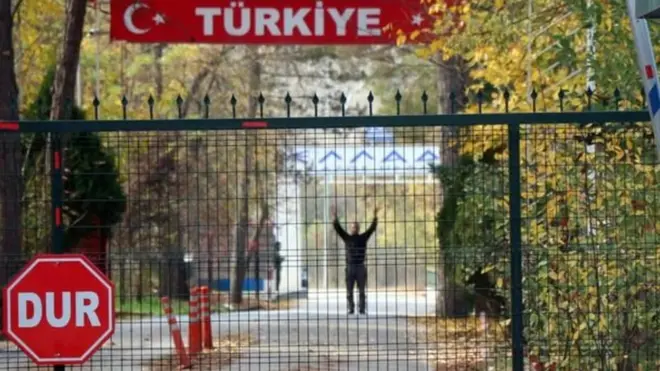 REUTERS Türkiyə İŞİD üzvlərini deportasiya etməyə başlayıb
