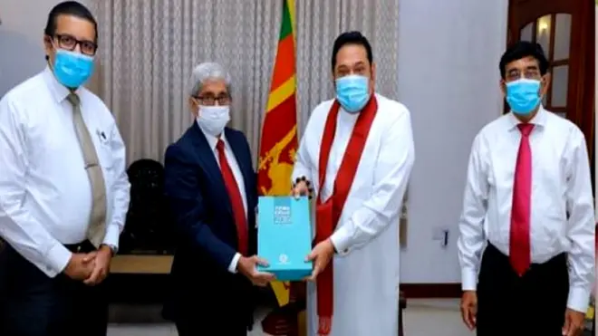 වාර්තාව අගමැතිවරයාට භාර දුන් අවස්තාව