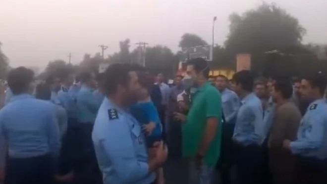 گروهی از کارکنان نیروی هوایی ارتش در دزفول به نقض تعهدات تعاونی مسکن اعتراض دارند