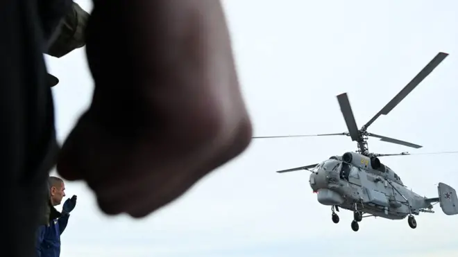 زعمت روسيا أنها دمرت قطعا بحرية مسيرة أوكرانية كانت تنفذ هجوما على سفينة حربية روسية