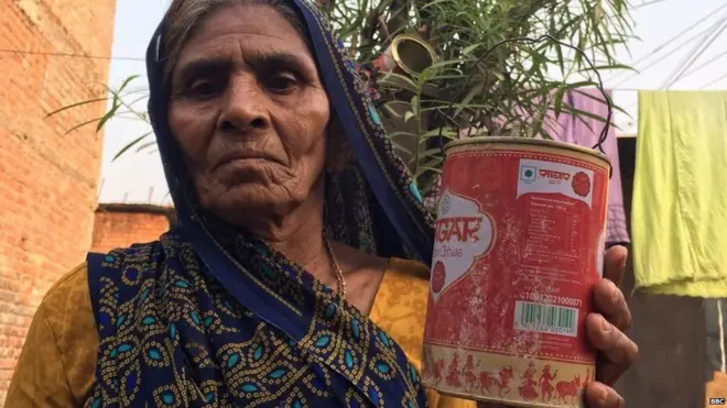 લાલ ડબ્બા સાથે વડનગરના માનીબેન