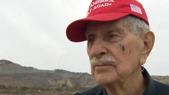 Ken Lester conduce desde hace 10 años por la frontera entre EE.UU. y México en busca de migrantes ilegales.